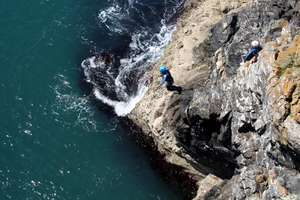 coasteering cliff jump abereiddy pembrokeshire st davids