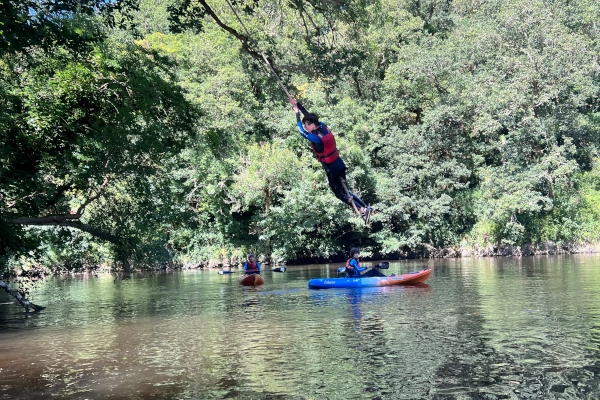 Kayak stop to play on rope swing